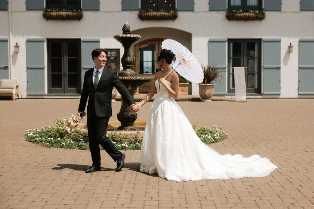 Couple walking hand in hand through the courtyard at Black Walnut Inn in Dundee, Oregon.